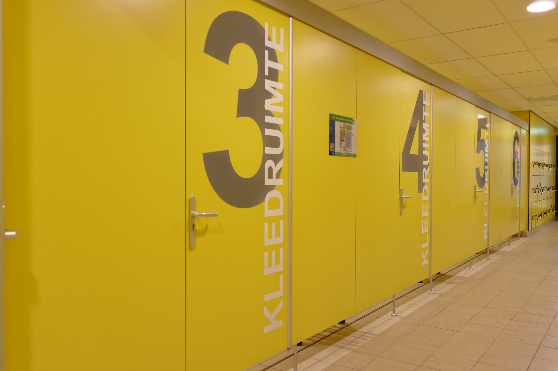Vingerveilige sanitaire cabines en spatschermen type HerboKern Secure