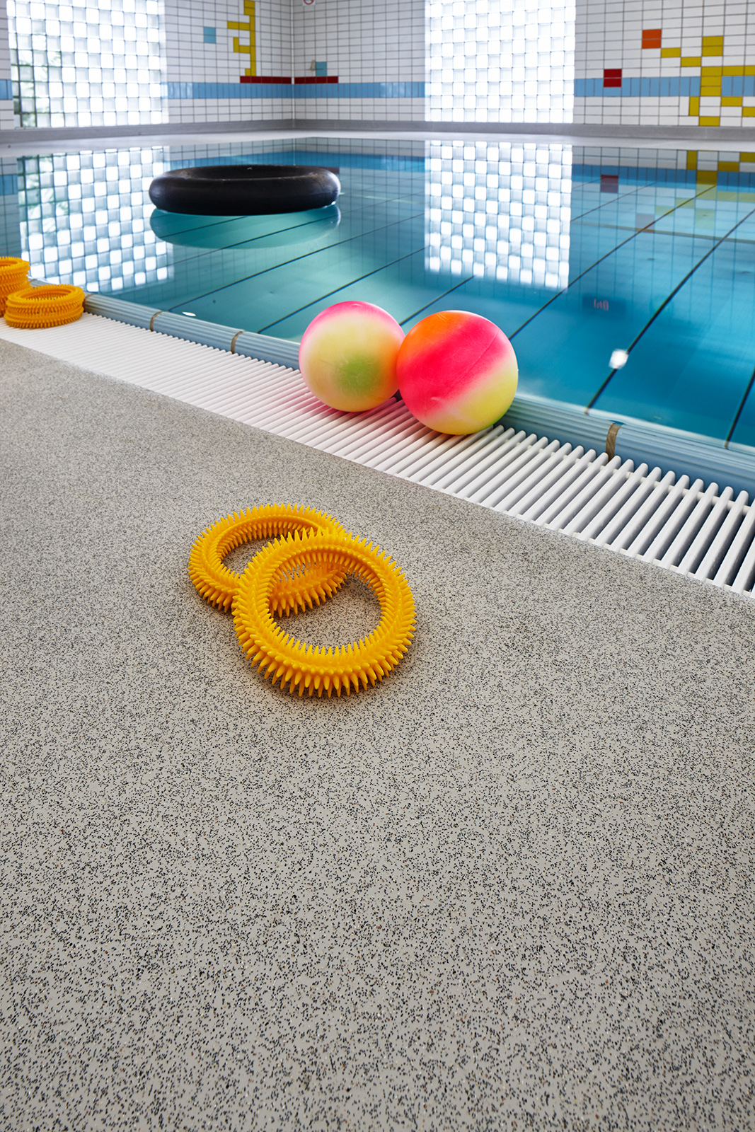 Perfecte kleurafstemming en hoogwaardig gebruiksgemak van de vloer in natte ruimtes Perfecte kleurafstemming en hoogwaardig gebruiksgemak van de vloer in natte ruimtes