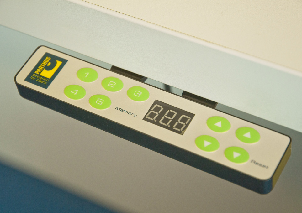 Parthos elektrisch verstelbare werkplekken bediening Parthos elektrisch verstelbare werkplekken bediening