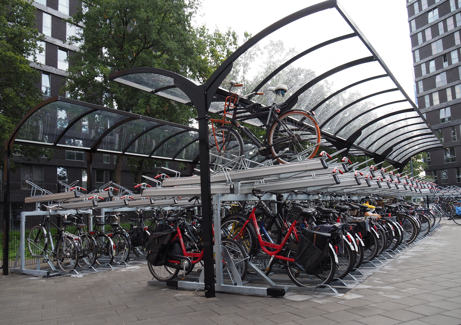Studenten van de hogeschool Utrecht kunnen hun fiets parkeren in het FalcoLevel Premium+ etage rek Studenten van de hogeschool Utrecht kunnen hun fiets parkeren in het FalcoLevel Premium+ etage rek
