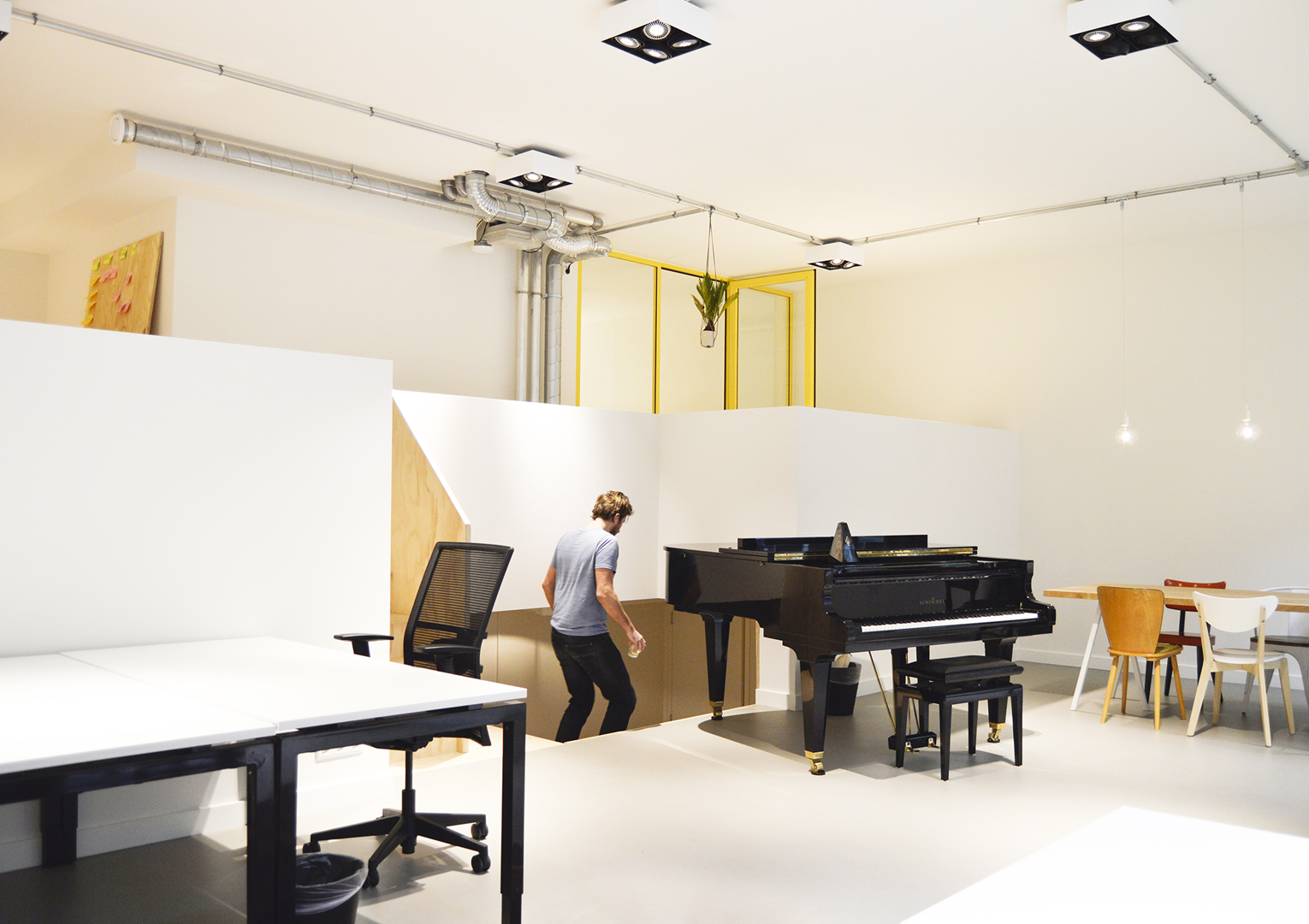 Ruimte voor ontspanning, veel eigen Feld ontwerp en Marmoleum Concrete van Forbo Flooring op de vloer Ruimte voor ontspanning, veel eigen Feld ontwerp en Marmoleum Concrete van Forbo Flooring op de vloer