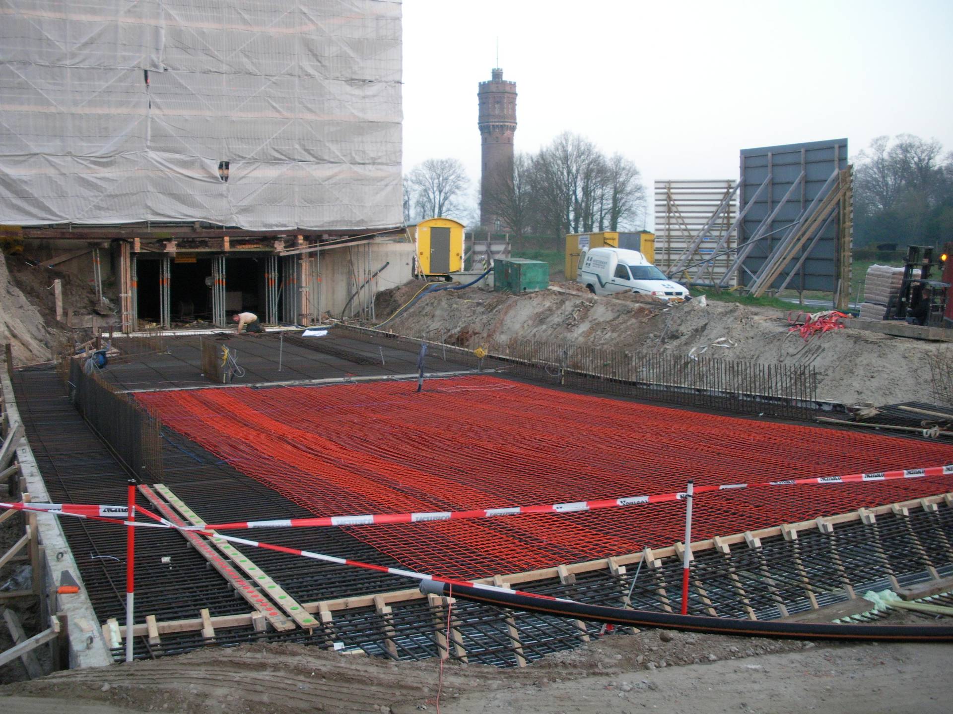 wegdek in aanbouw met wegdekverwarming