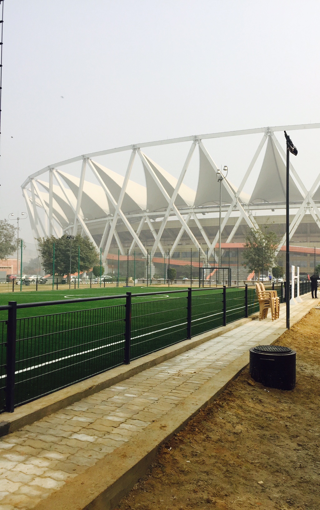 Hekwerk Heras beschermt mini sportarena Colourfield