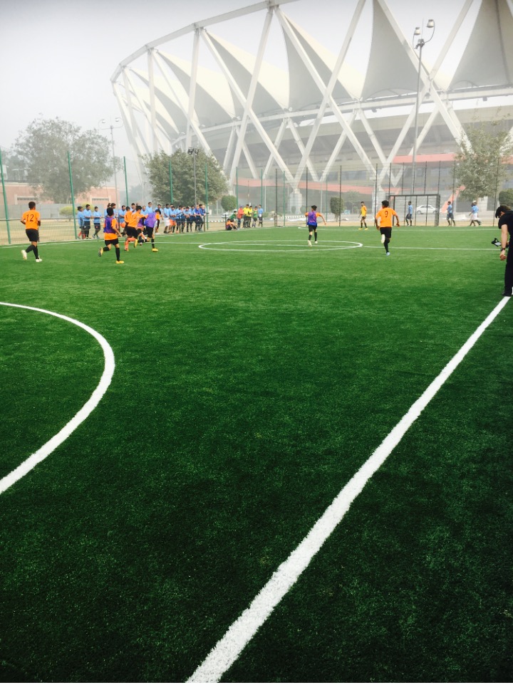 Hekwerk Heras beschermt mini sportarena Colourfield