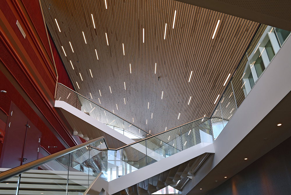 Houten Derako Plafonds – eyecatcher Atlas theater Houten Derako Plafonds – eyecatcher Atlas theater