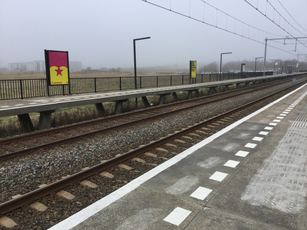Heras plaatst perronhekwerk op station Den Helder Heras plaatst perronhekwerk op station Den Helder