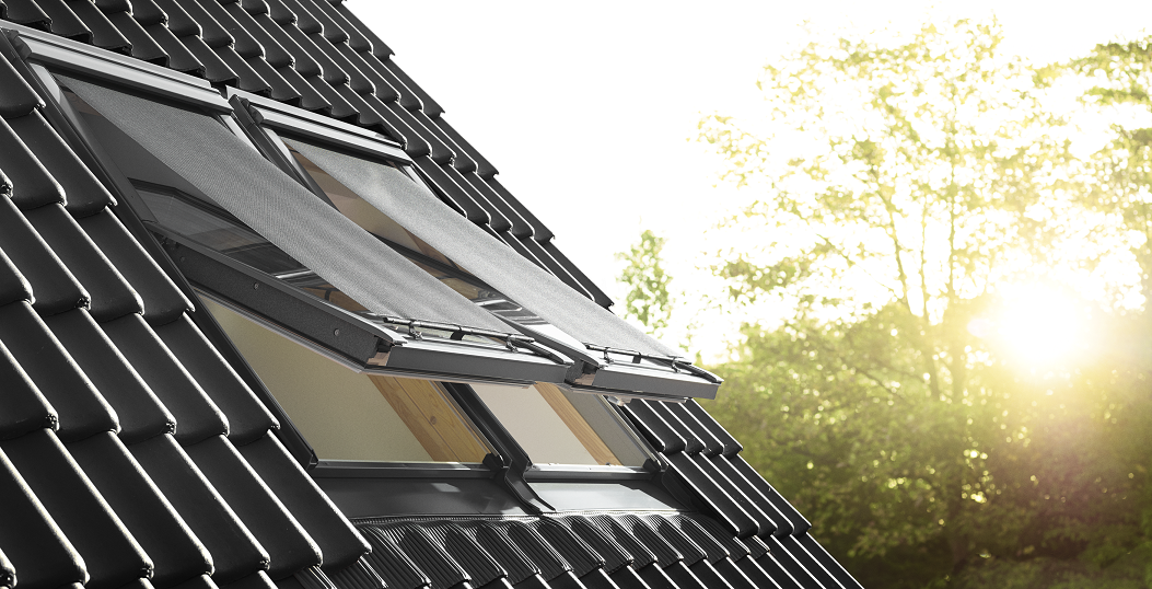 Houd de hitte buiten met VELUX buitenzonweringen en rolluiken Houd de hitte buiten met VELUX buitenzonweringen en rolluiken