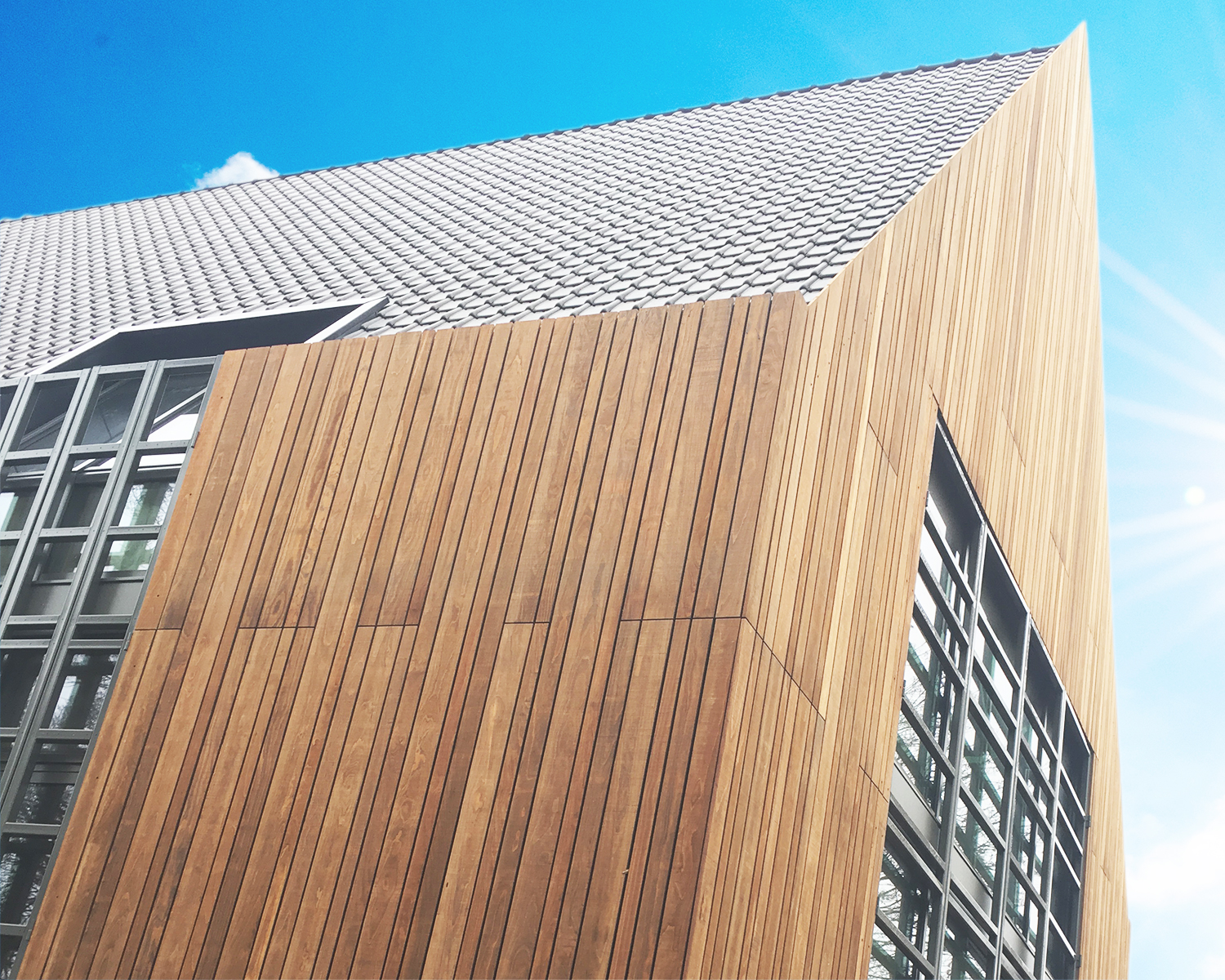 Massief houten gevelsysteem met zichtloze montage Massief houten gevelsysteem met zichtloze montage
