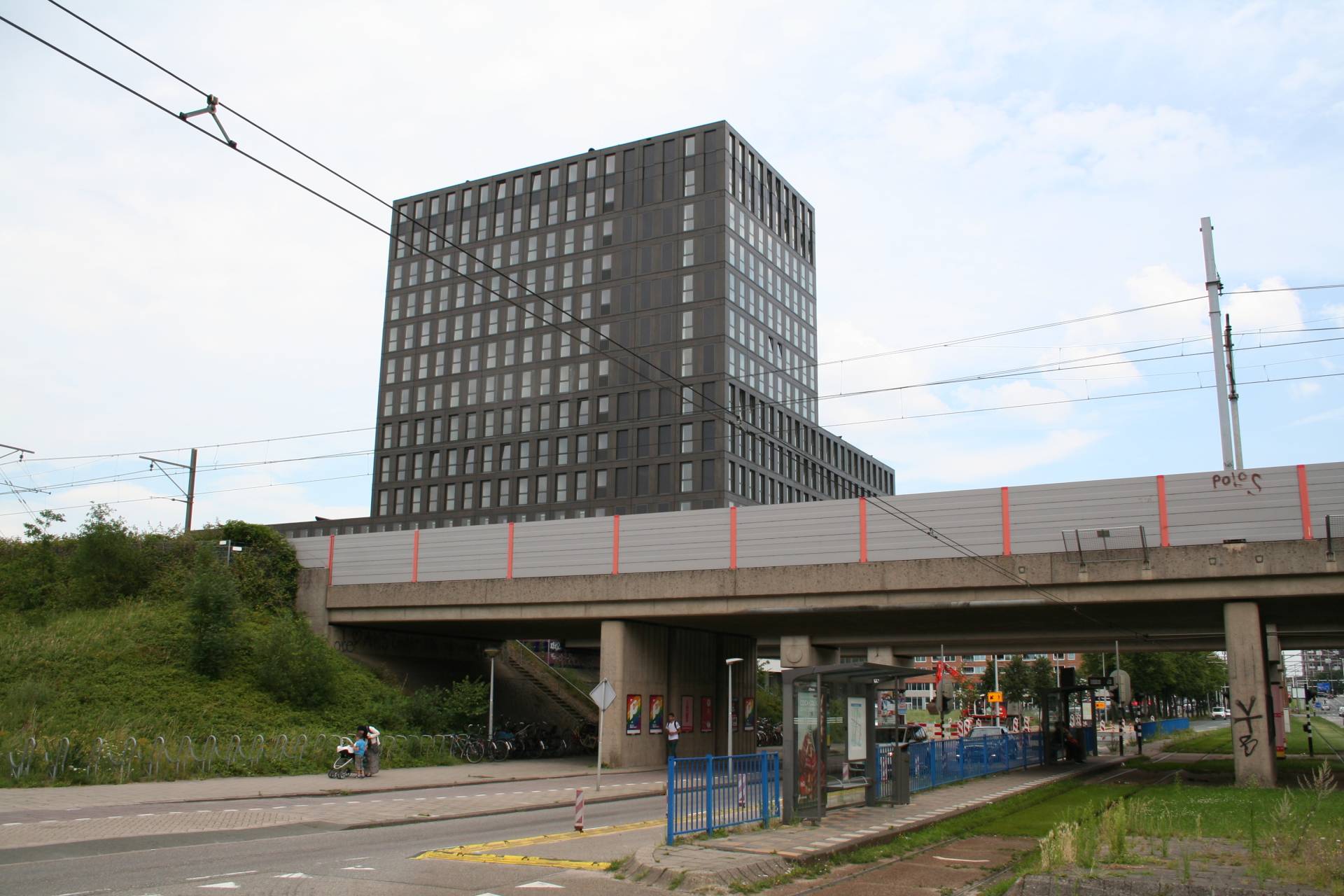 Bijzondere kozijn-raamcombinatie voor studentenwoningen Laan van Spartaan