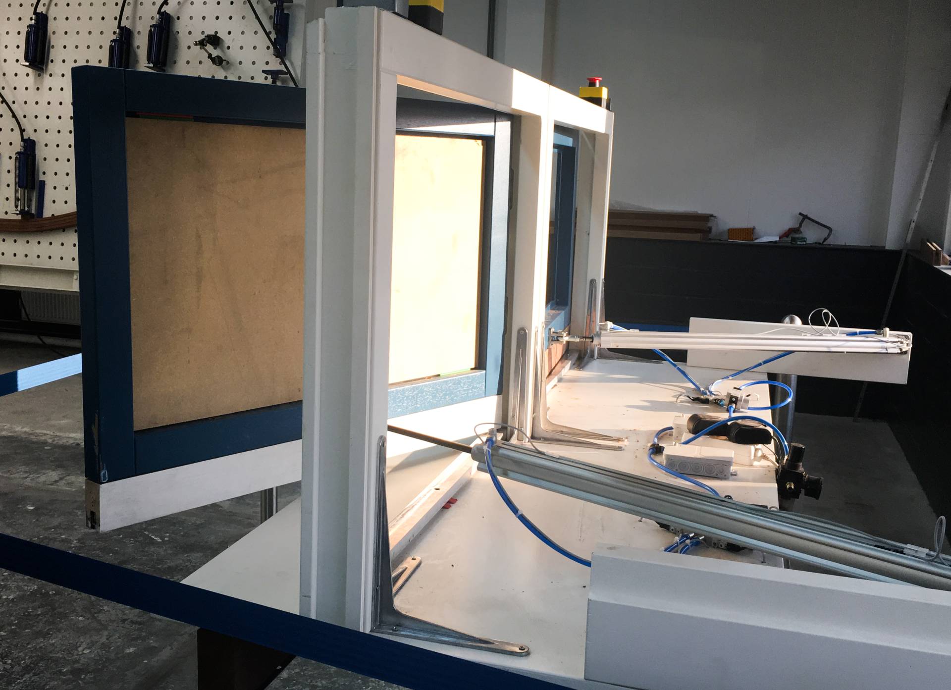 Weekamp Deuren introduceert “Weekamp High Performance” hang- en sluitwerk. Weekamp Deuren introduceert “Weekamp High Performance” hang- en sluitwerk.