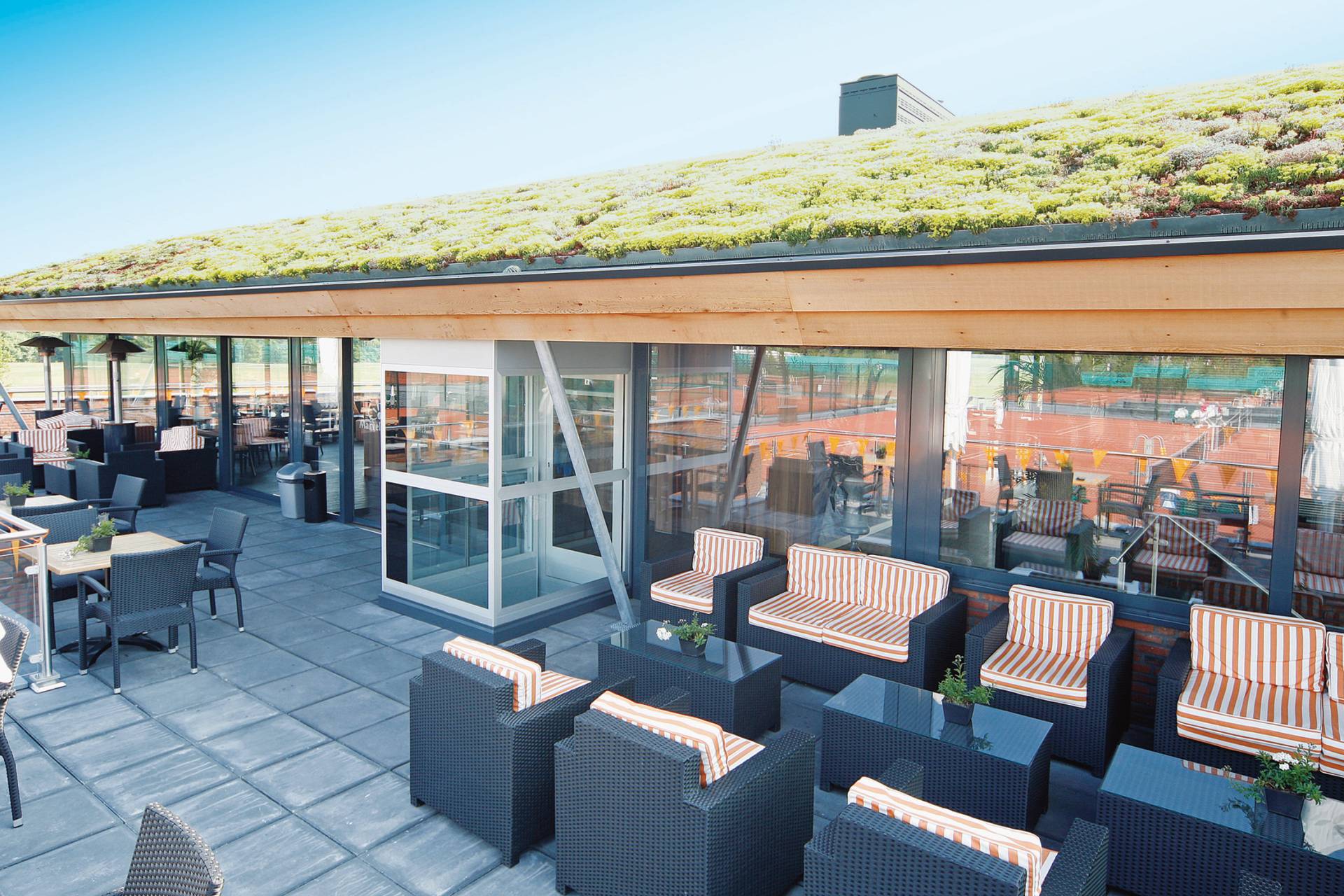Personenlift ook voor buiten, ideaal voor renovaties Personenlift ook voor buiten, ideaal voor renovaties
