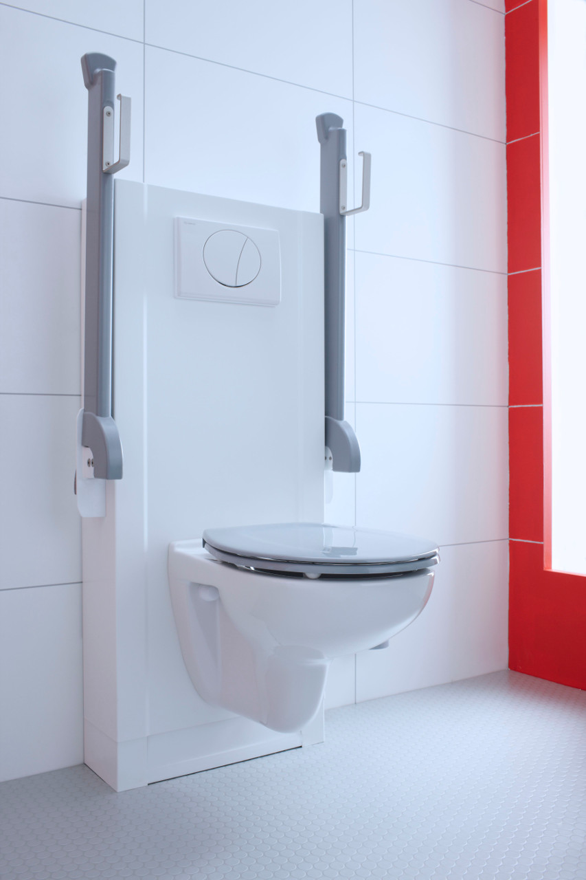 In hoogte verstelbare wc van Bano - armsteunen omhoog In hoogte verstelbare wc van Bano - armsteunen omhoog