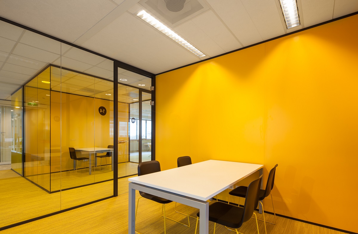 De invloed van akoestiek in een kantooromgeving De invloed van akoestiek in een kantooromgeving