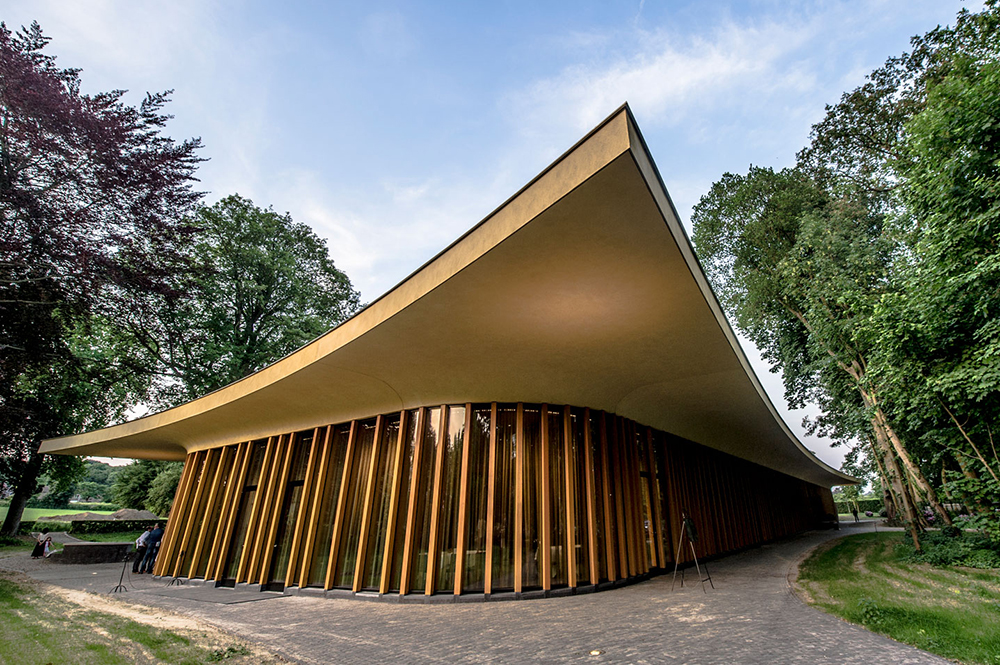 Houten grill plafonds geven extra sfeer aan historisch landgoed Houten grill plafonds geven extra sfeer aan historisch landgoed
