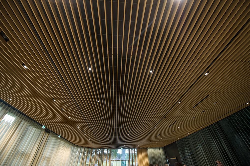 Houten grill plafonds geven extra sfeer aan historisch landgoed Houten grill plafonds geven extra sfeer aan historisch landgoed