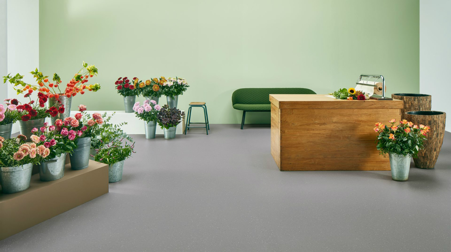 Het nieuwe Step anti-slip vinyl van Forbo Flooring in een winkel Het nieuwe Step anti-slip vinyl van Forbo Flooring in een winkel