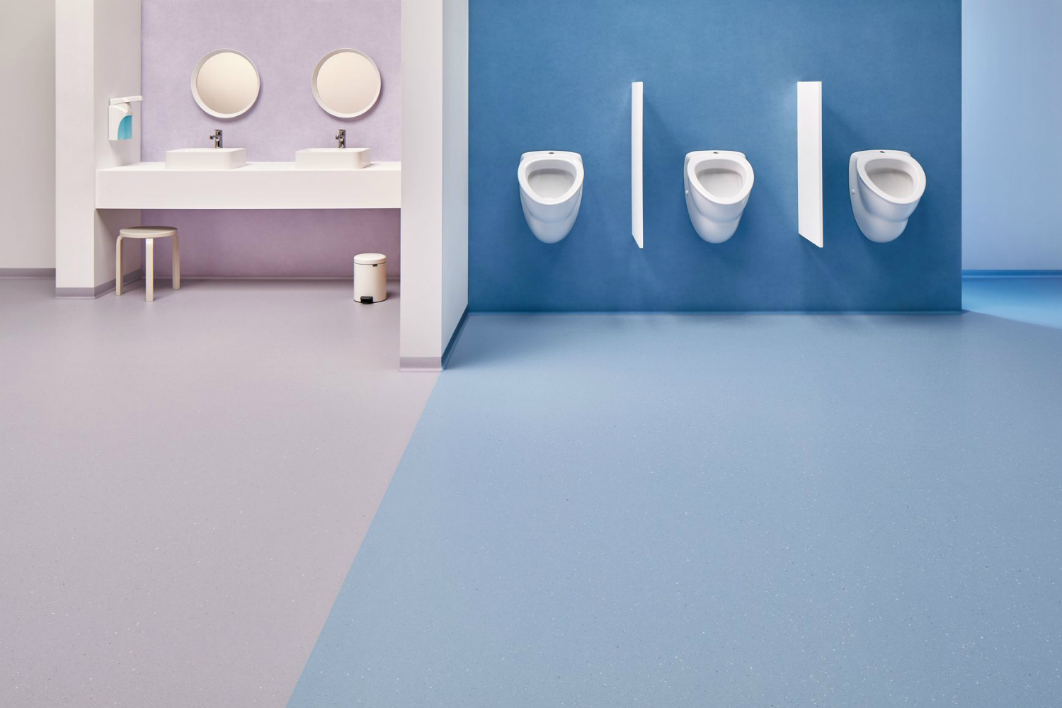 Het nieuwe Step anti-slip vinyl van Forbo Flooring in het sanitaire gedeelte Het nieuwe Step anti-slip vinyl van Forbo Flooring in het sanitaire gedeelte