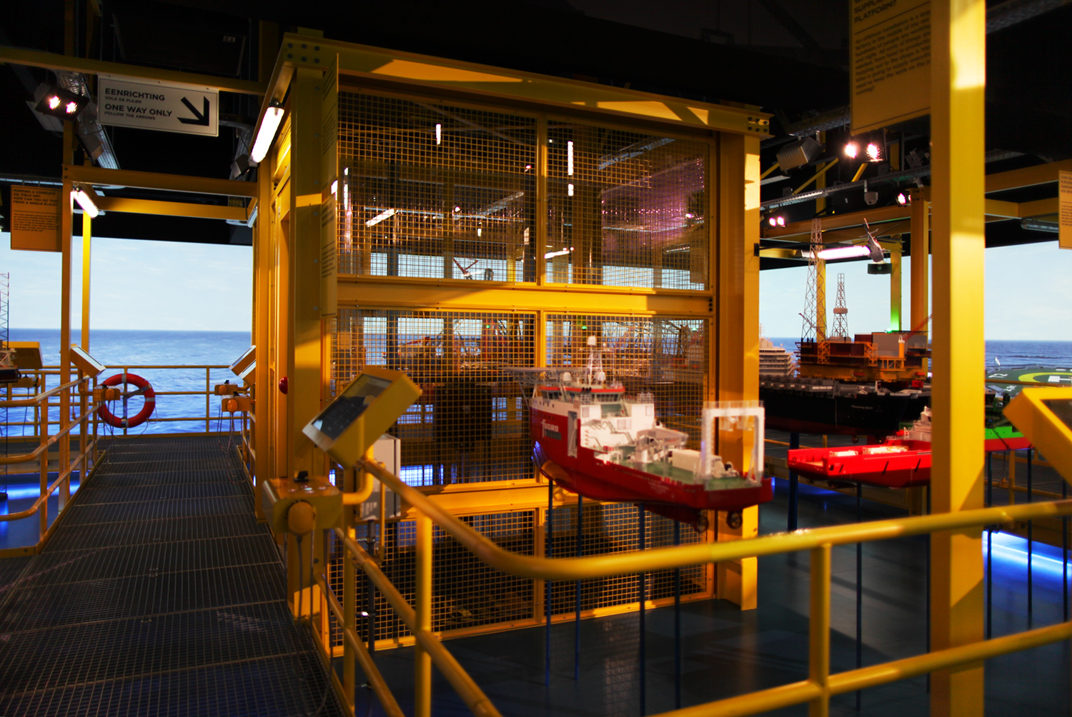 Offshore platform met een lift Offshore platform met een lift