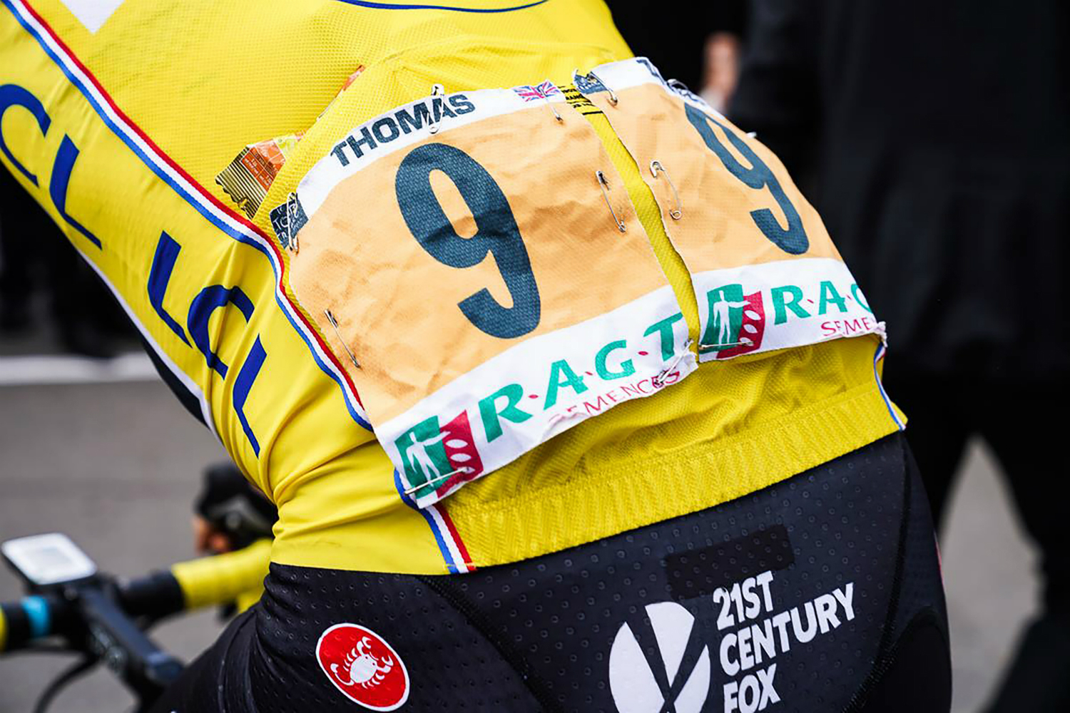 Tour de France rugnummers oud systeem - bevestigd met veiligheidsspelden Tour de France rugnummers oud systeem - bevestigd met veiligheidsspelden