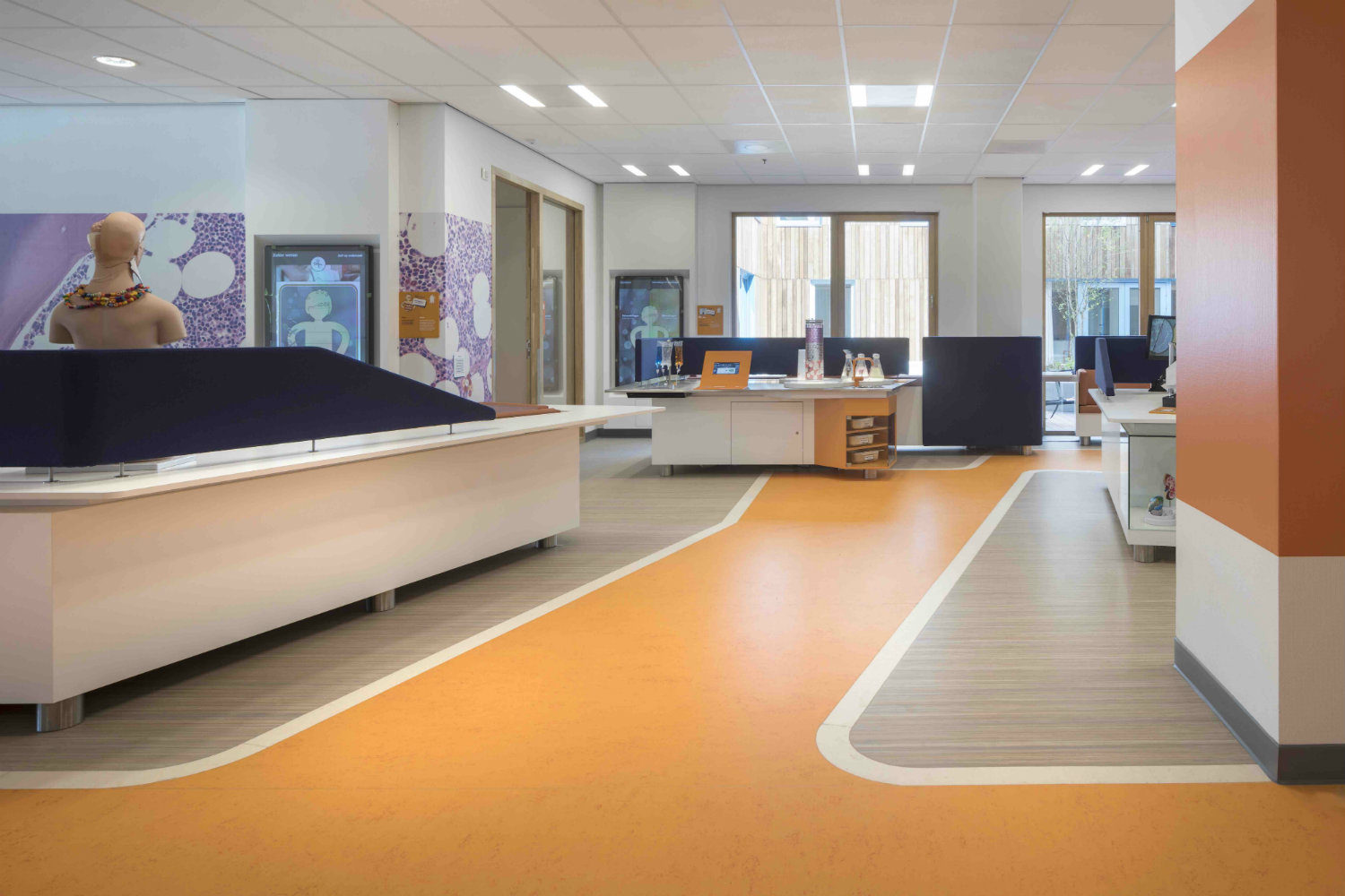 De Marmoleumvloer van Forbo Flooring dient ook als routing De Marmoleumvloer van Forbo Flooring dient ook als routing