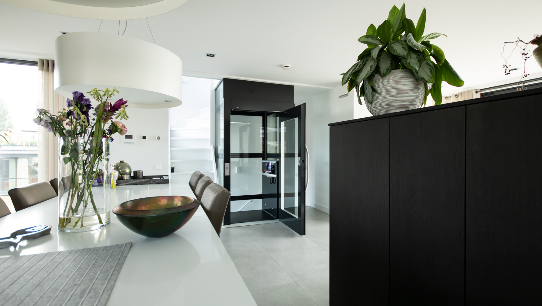 Een zorgeloze toekomst met een A-4000 huislift, De Omval, Amsterdam