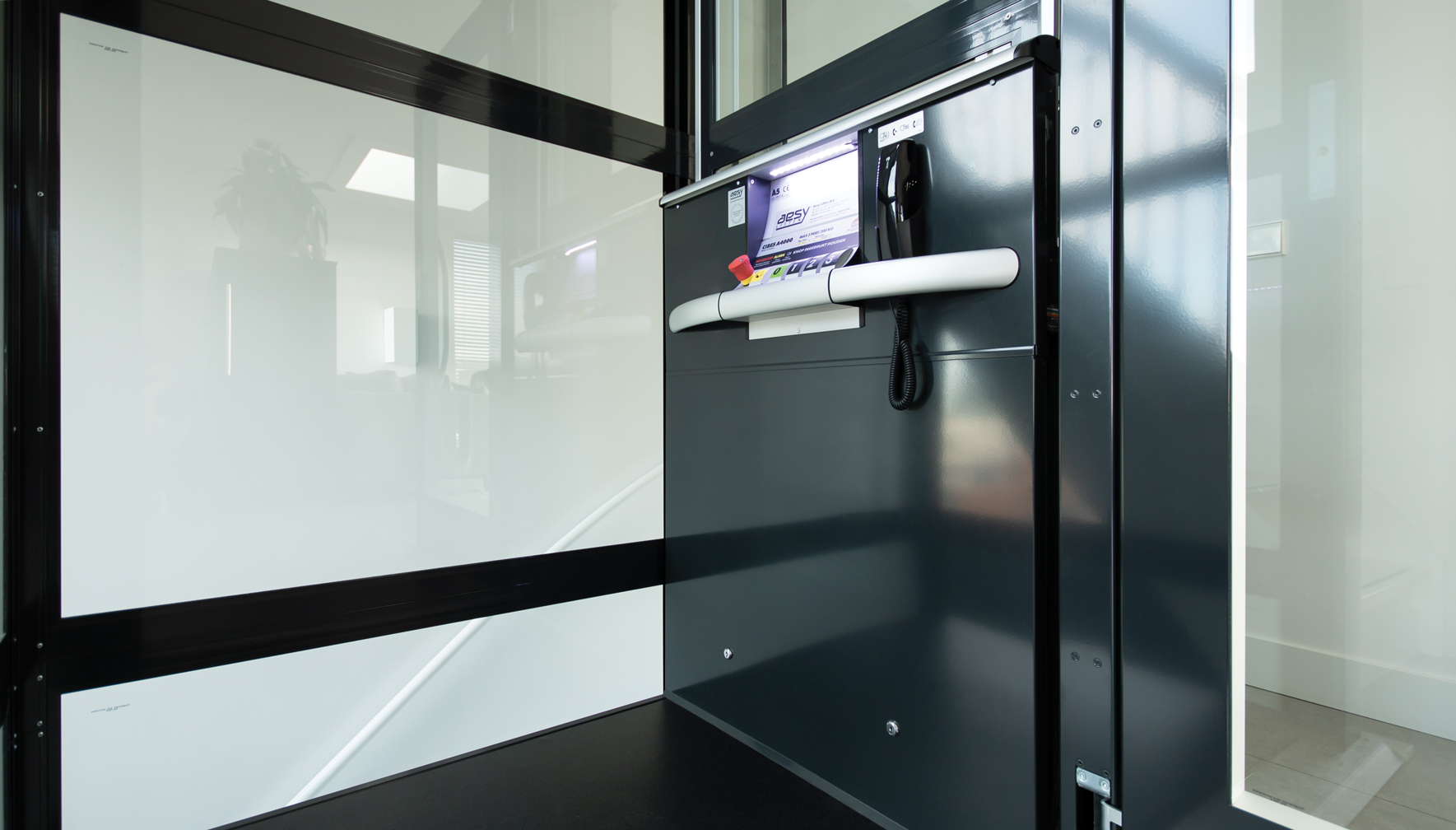 Een zorgeloze toekomst met een A-4000 huislift, De Omval, Amsterdam