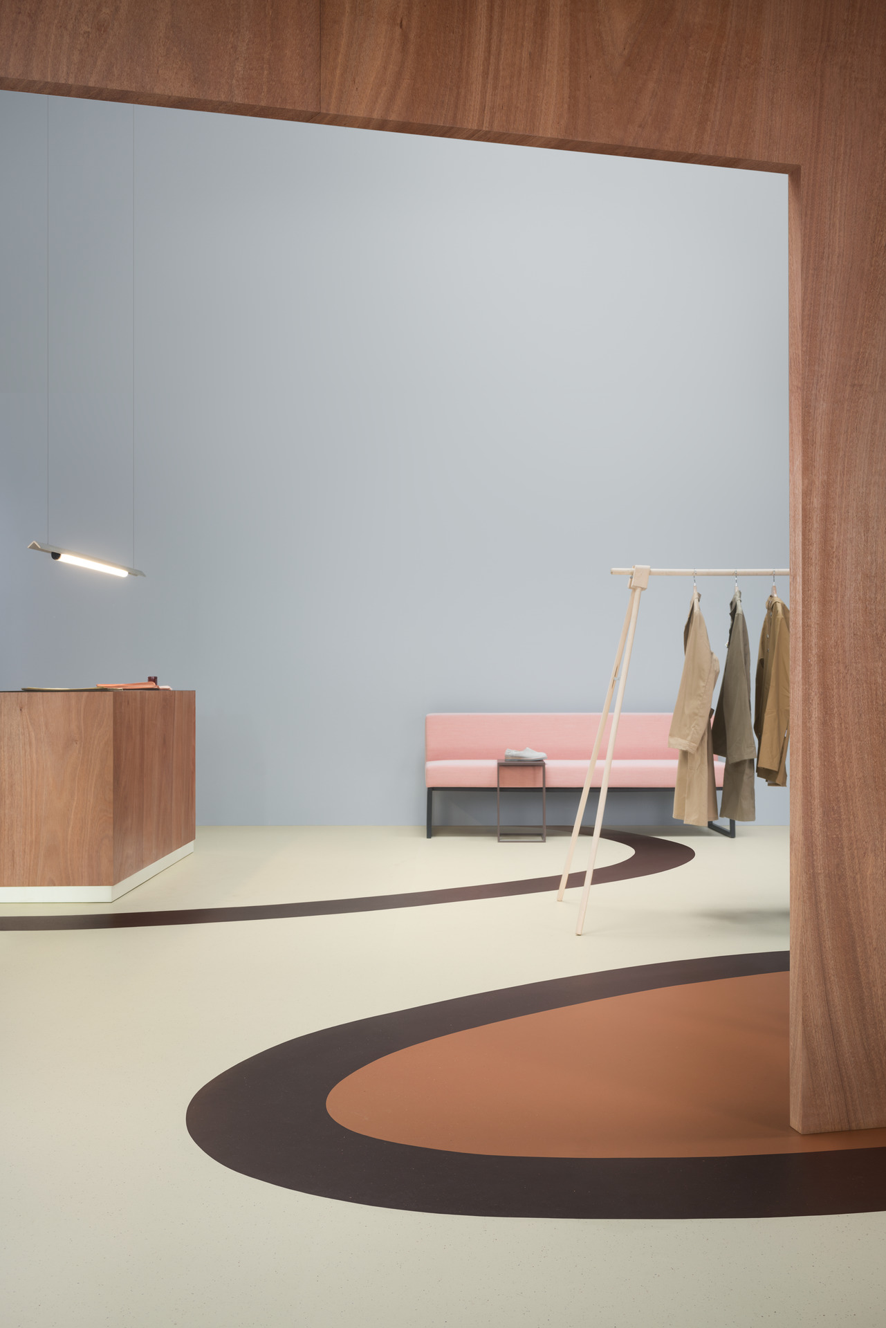 Fraaie vormen in de nieuwe Marmoleum Solid Cocoa collectie van Forbo Flooring waarin afval uit de cacoa-industrie is geupcycled Fraaie vormen in de nieuwe Marmoleum Solid Cocoa collectie van Forbo Flooring waarin afval uit de cacoa-industrie is geupcycled