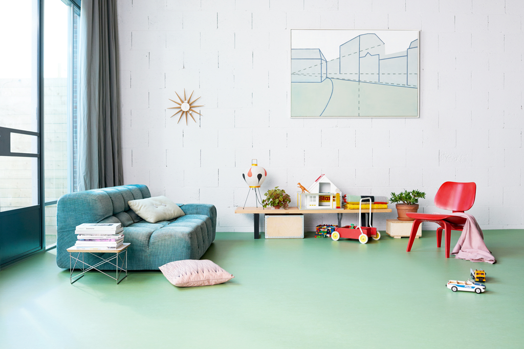 Marmoleum CO2-neutraal van Forbo Flooring in fraaie groentint in de woonkamer Marmoleum CO2-neutraal van Forbo Flooring in fraaie groentint in de woonkamer