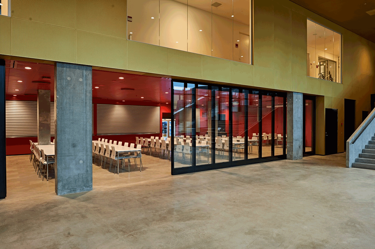 Look, mobiele glazen paneelwanden met verticale profielen
