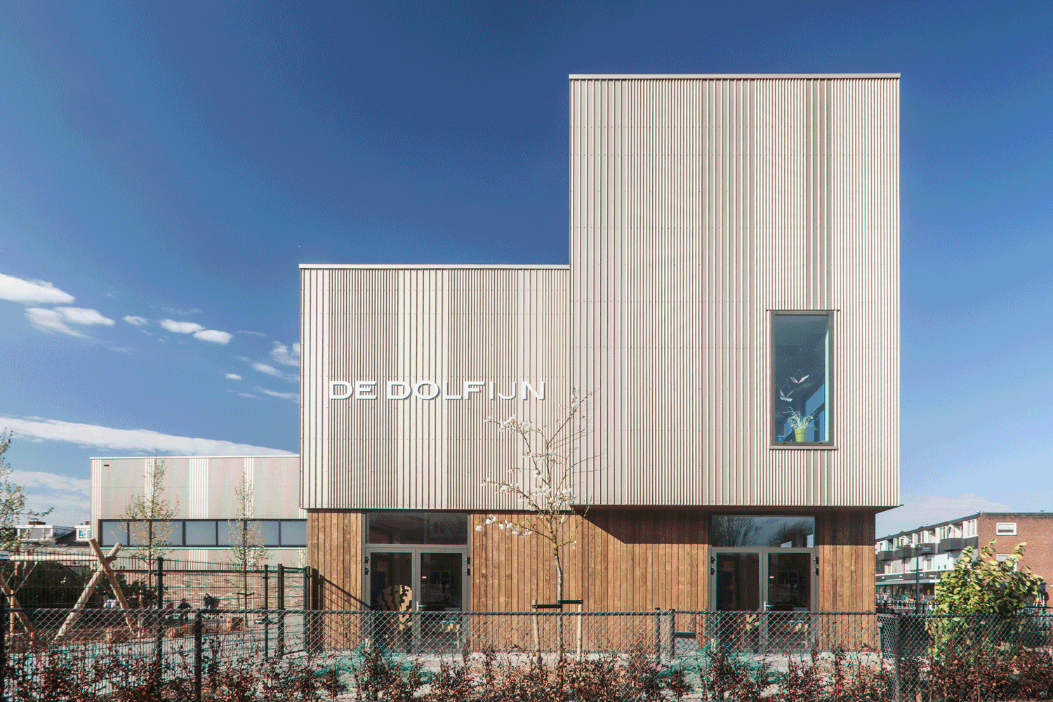 voorkant gebouw De Dolfijn