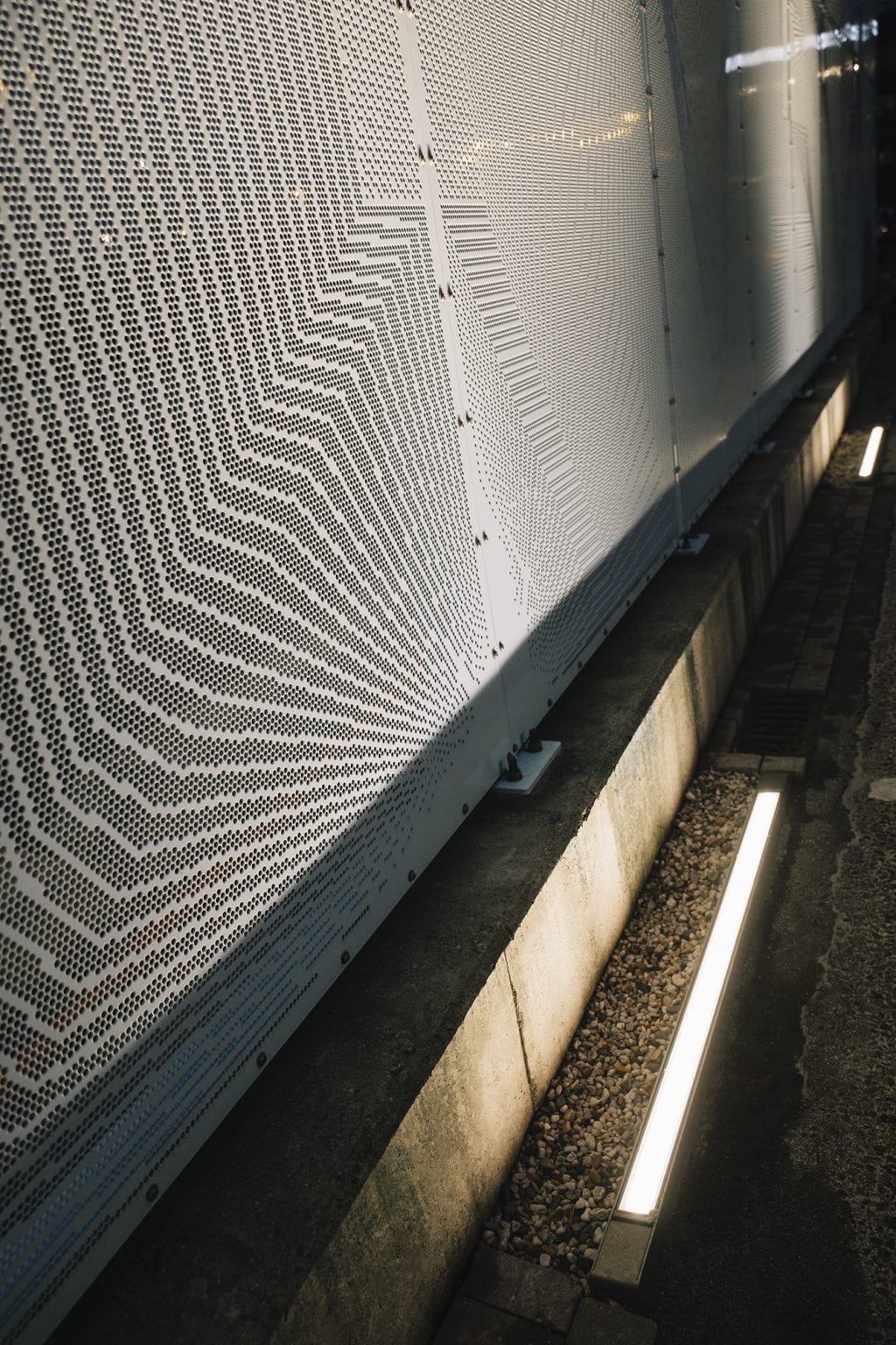 Heras ontwikkelt uniek en artistiek hekwerk voor Schiphol SmartGate Cargo Heras ontwikkelt uniek en artistiek hekwerk voor Schiphol SmartGate Cargo