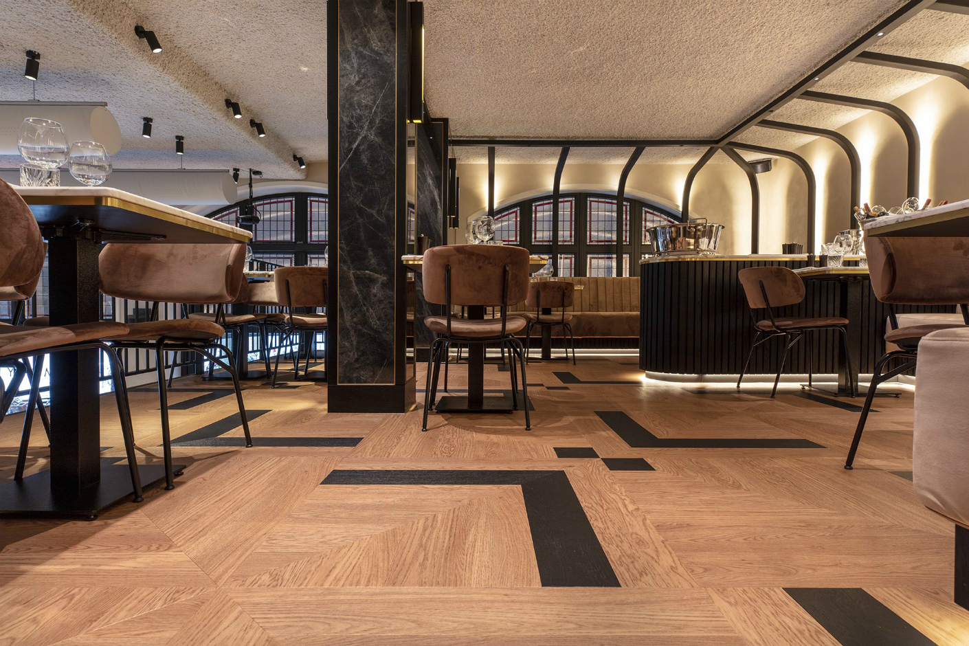 Simply Fish: met een Allura Wood vloer van Forbo Flooring. Foto: Michael van Oosten Simply Fish: met een Allura Wood vloer van Forbo Flooring. Foto: Michael van Oosten