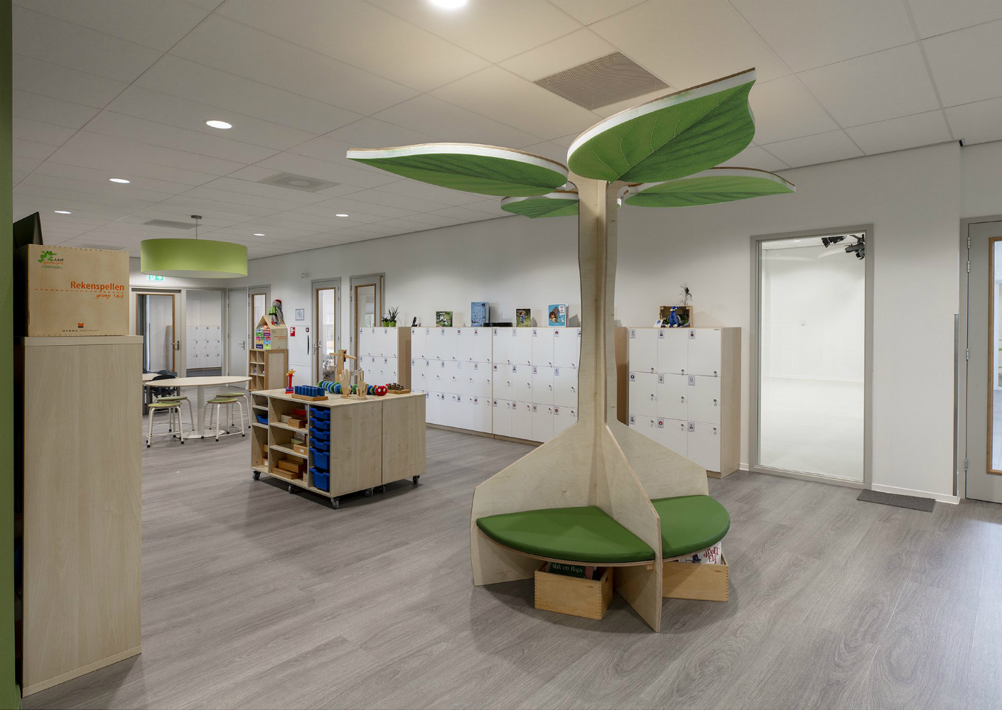 IKC Magenta. Op de vloer: Allura Wood van Forbo Flooring IKC Magenta. Op de vloer: Allura Wood van Forbo Flooring