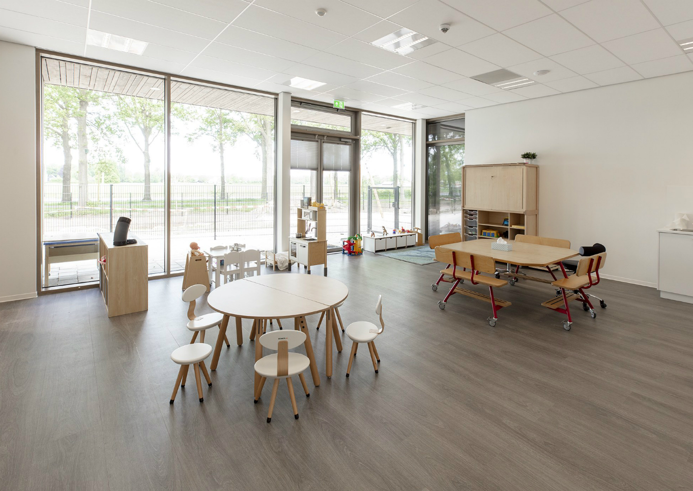 IKC Magenta. Op de vloer: Allura Wood van Forbo Flooring IKC Magenta. Op de vloer: Allura Wood van Forbo Flooring