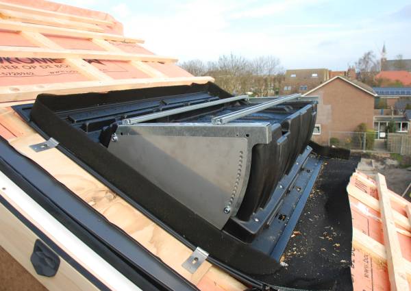 Pilotproject Stavoren: slimme behuizing Decorio voor warmtepomp op het dak