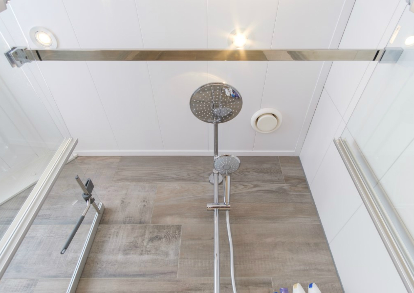 Familie Kostense blij met hun plafond Familie Kostense blij met hun plafond