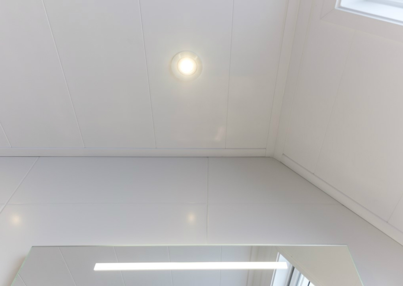 Familie Kostense blij met hun plafond Familie Kostense blij met hun plafond