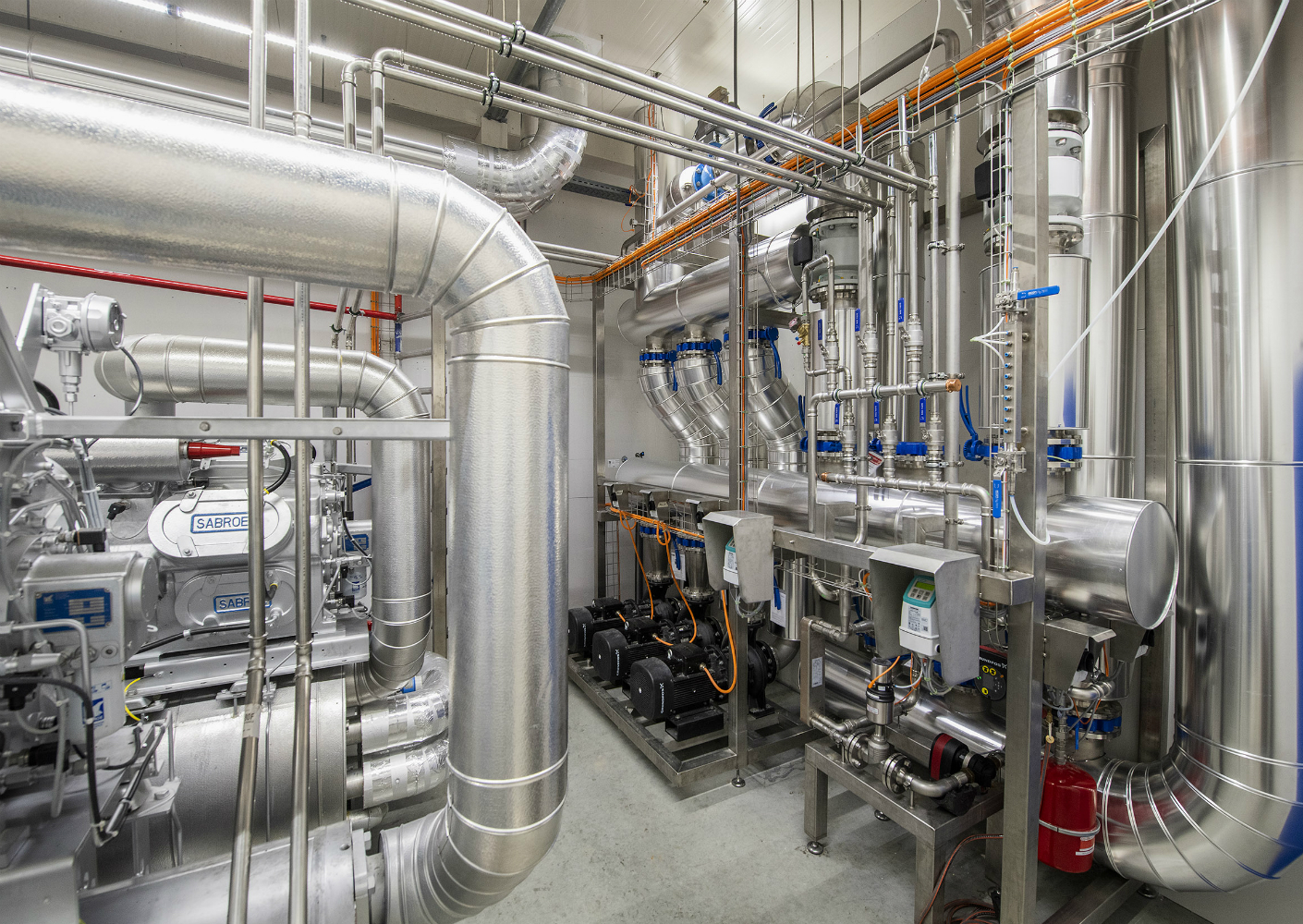 Innovatieve compacte industriële warmtepomp met waterkoeler produceert gelijktijdig heet en koud water Innovatieve compacte industriële warmtepomp met waterkoeler produceert gelijktijdig heet en koud water