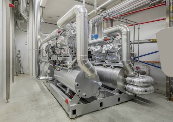 Innovatieve compacte industriële warmtepomp met waterkoeler produceert gelijktijdig heet en koud water 