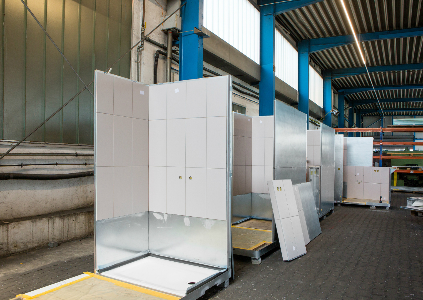 Douchevloer BetteUltra tijdens het prefab productieproces Douchevloer BetteUltra tijdens het prefab productieproces