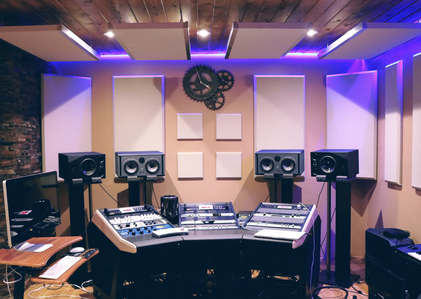 In een opnamestudio moet veel aandacht worden besteed aan akoestiek In een opnamestudio moet veel aandacht worden besteed aan akoestiek