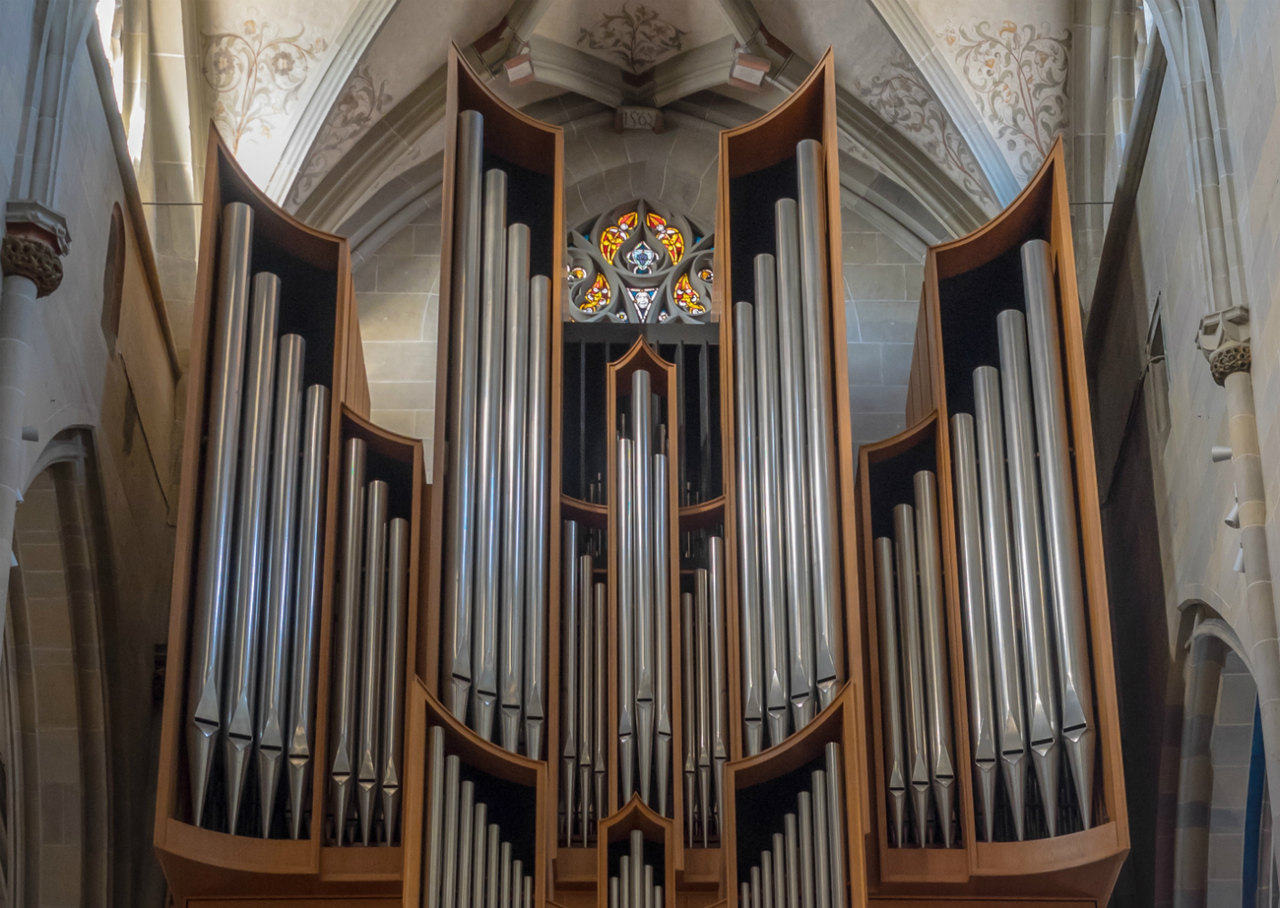 Akoestiek in een kerk heeft vaak lange nagalmtijd Akoestiek in een kerk heeft vaak lange nagalmtijd