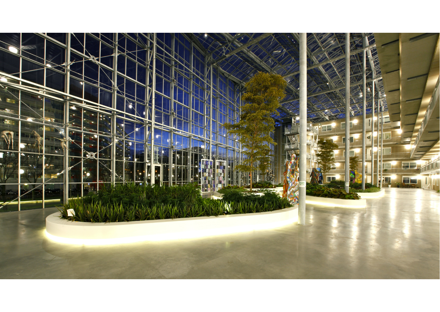 Allicon vliesgevel als afsluiting van een spraakmakend atrium