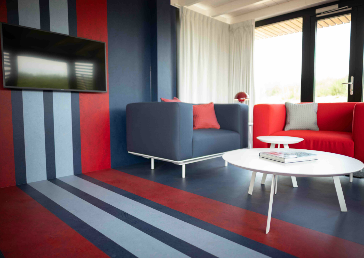Formule 1-huisje met Marmoleum striping van Forbo Flooring Formule 1-huisje met Marmoleum striping van Forbo Flooring
