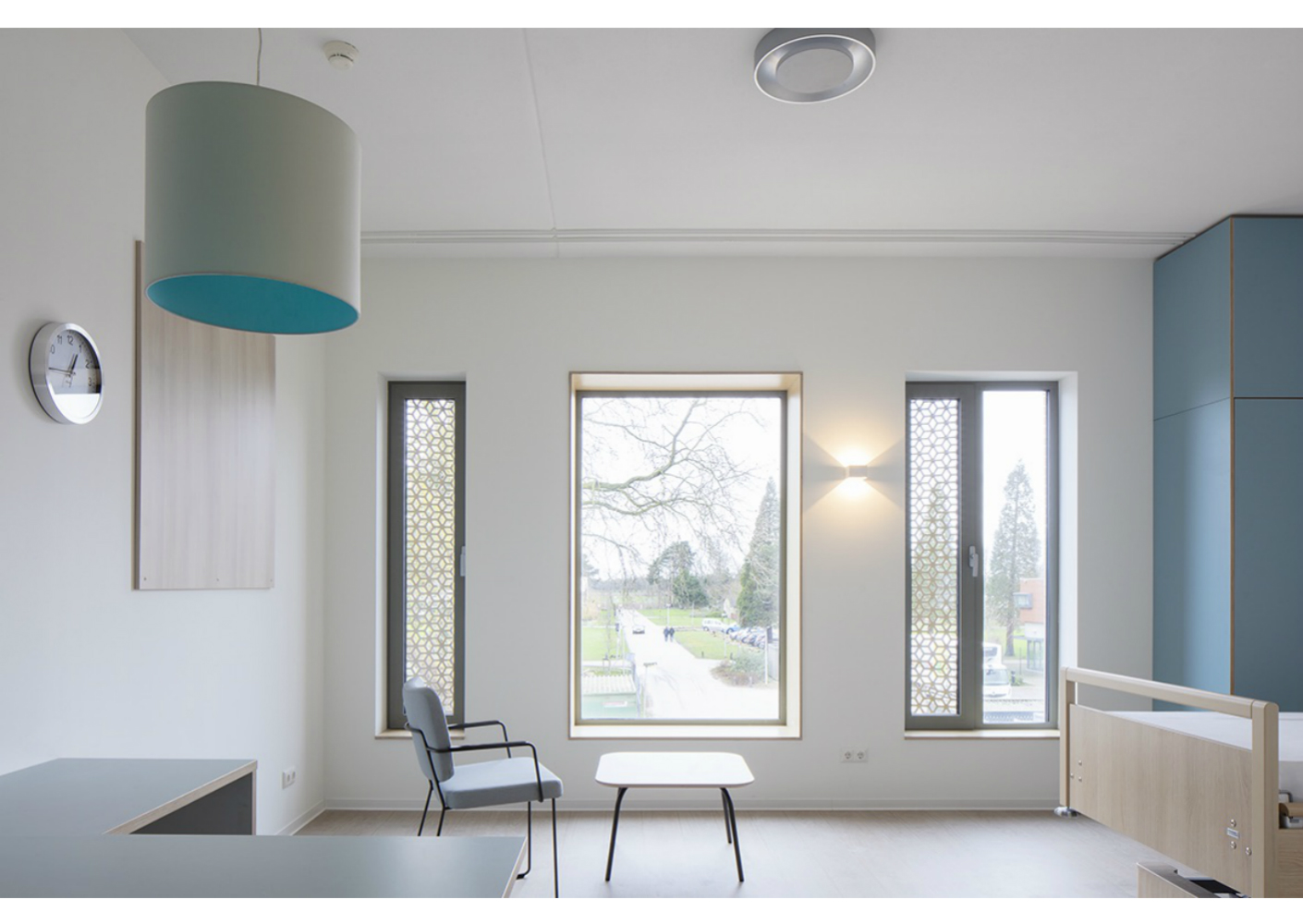 Nieuwe, open en lichte kliniek in groene omgeving Nieuwe, open en lichte kliniek in groene omgeving