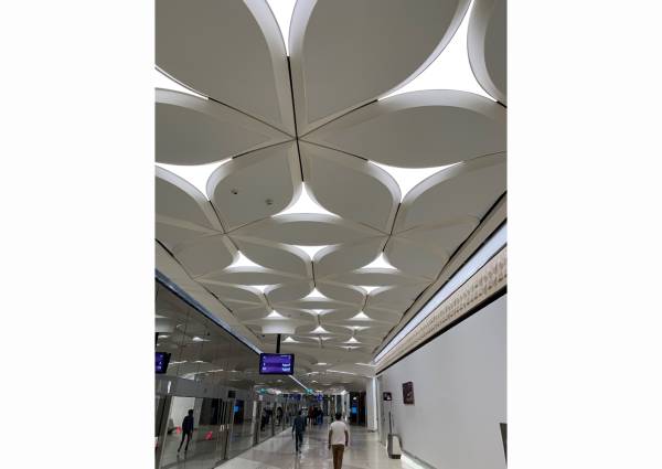 Hunter Douglas Architectural creëert een complex plafond voor Qatar Metro
