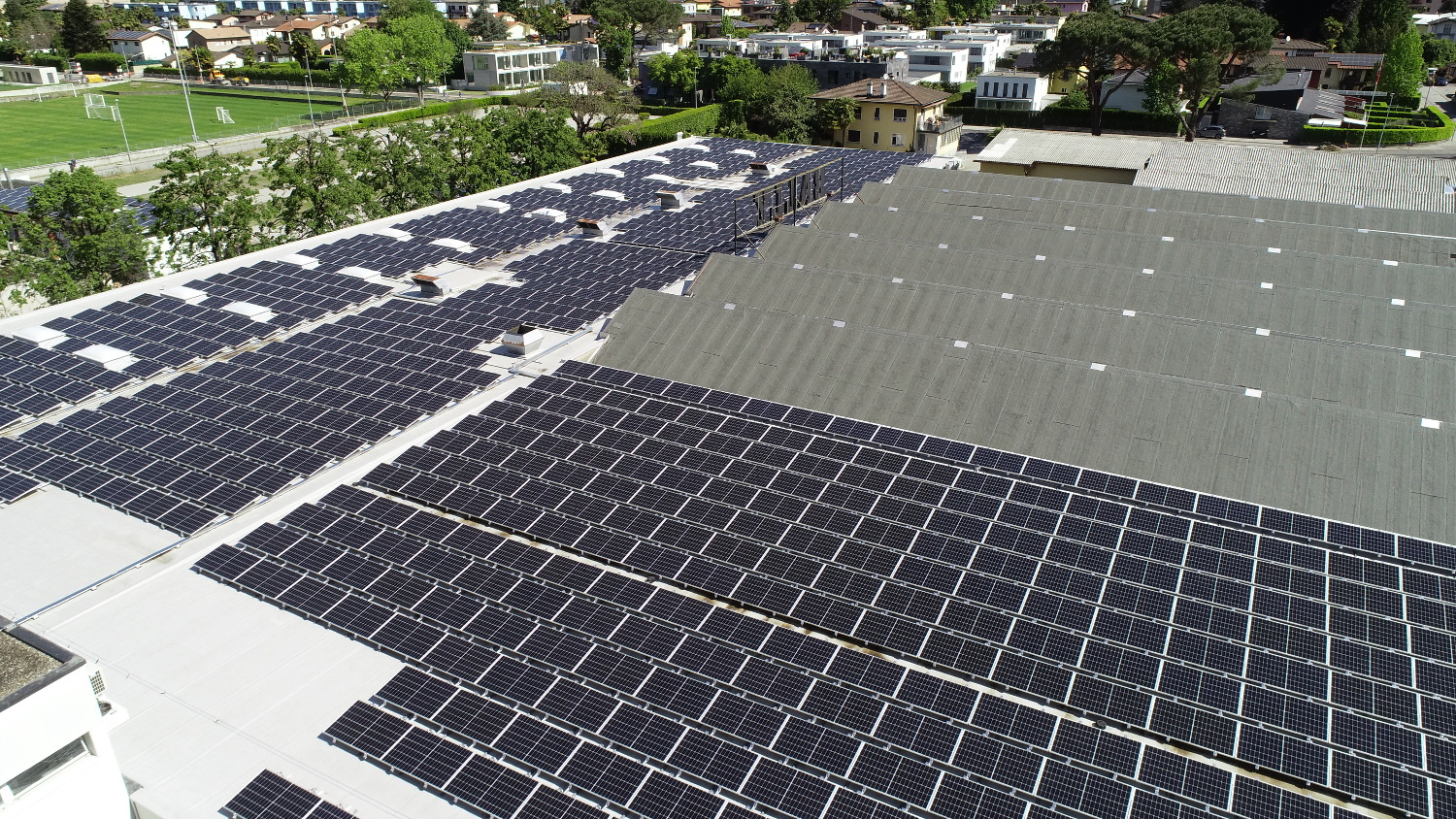 Bally koos voor een RENOLIT dakafdichting voor de renovatie van het hoofdkantoor in Caslano, in het kanton Ticino