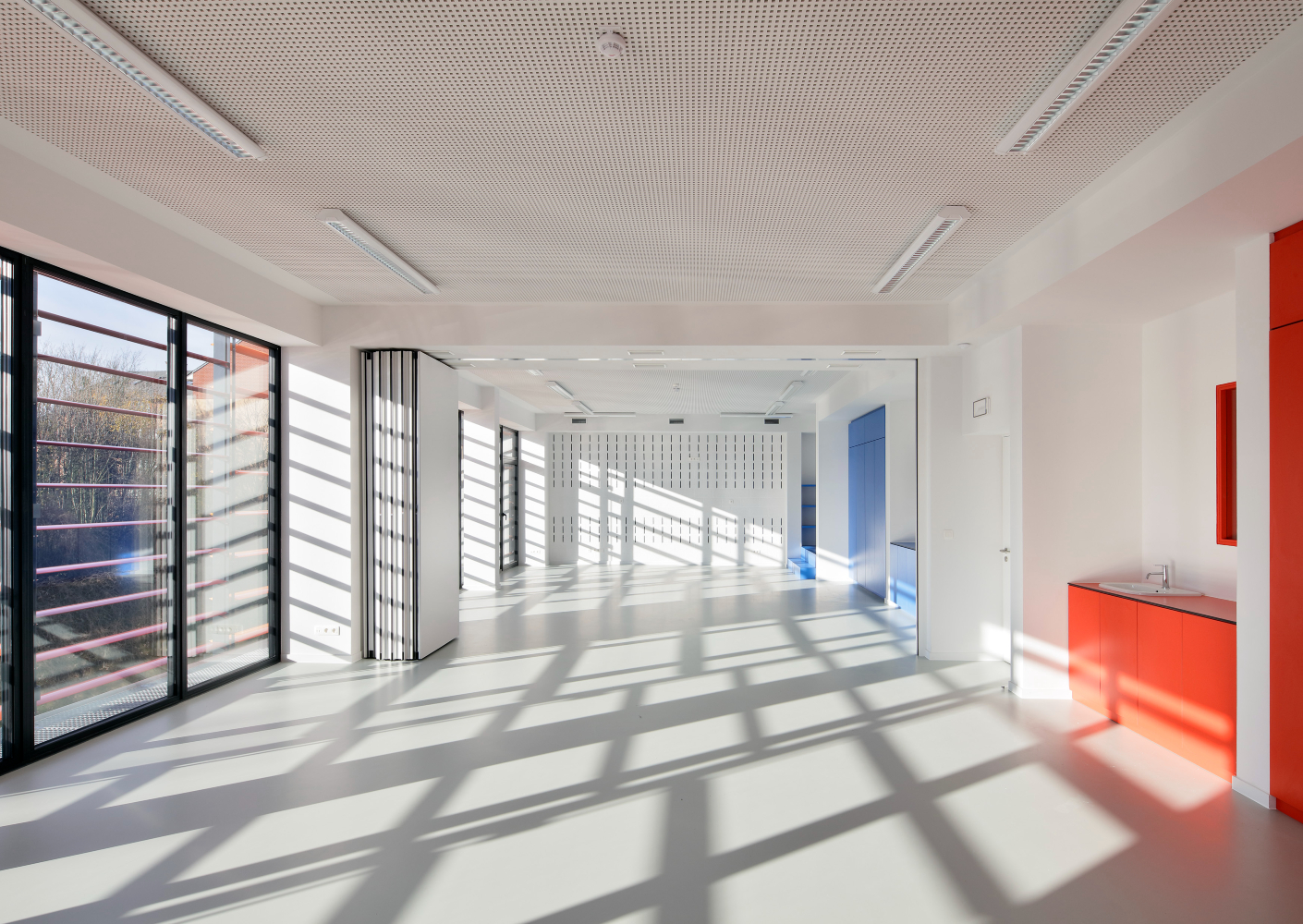 Ruimte me akoestische betonblokken