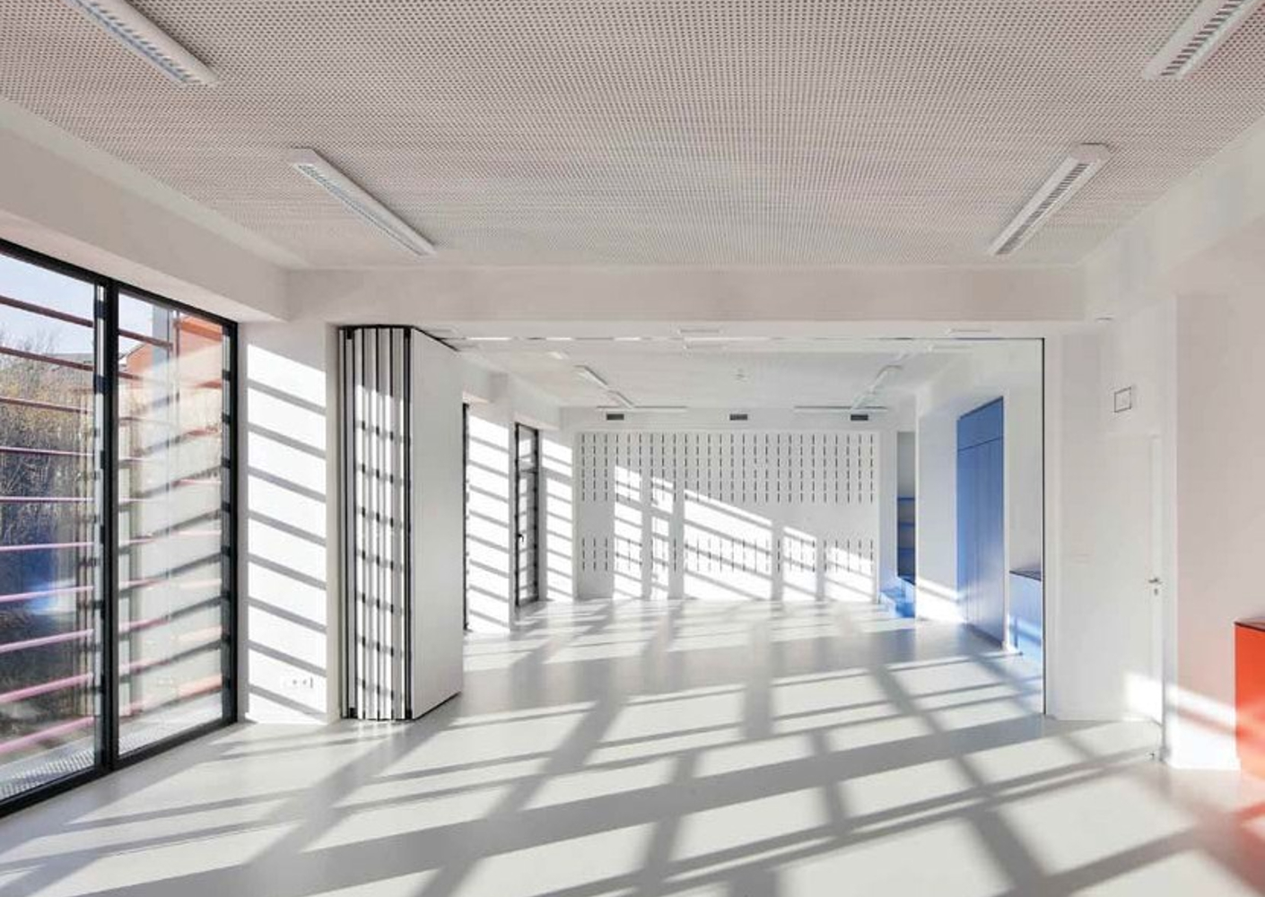 Ruimte me akoestische betonblokken