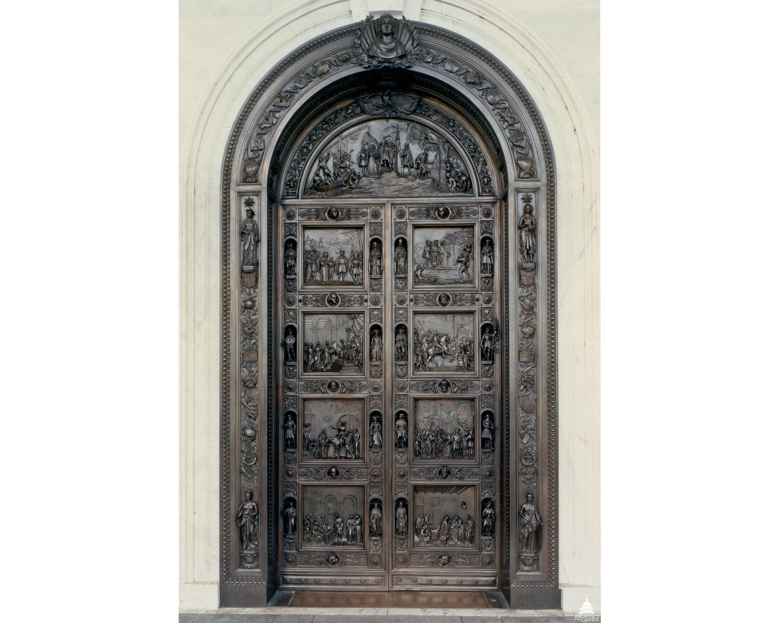 Columbus Doors, Capitool, Washington D.C., USA, foto by USCapitol (Columbus Doors) [Public domain], via Wikimedia Commons
